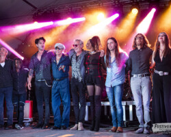 Gérard Lanvin (vocals), Manu Lanvin (guitar, vocals), Mike Lattrell (keyboards), Pascal Bako Mikaelian (harmonica), Jimmy Montout (drums), Nicolas Bellanger (bass), Nicolas Bonnière (guitar), Dominique Larose (vocals), Mary Reynaud (vocals)..
Gérard et Manu Lanvin @ Festiverbant, Festival Rock Compesières (Geneva), Switzerland, 20.08.2022.
(c) Christophe Losberger