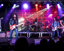 Manu Lanvin (guitar, vocals), Arthur (58 Shots), Alex (Riff Shot), Jimmy Montout (drums), Nicolas Bellanger (bass).
Jam Manu Lanvin @ Festiverbant, Festival Rock Compesières (Geneva), Switzerland, 20.08.2022.
(c) Christophe Losberger