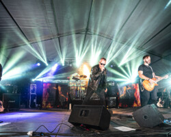 Roland Pierrehumbert (lead vocals, harmonica), Sickyy Lyo (guitar, backing vocals), Lionel Blanc (drums, backing vocals), Mikaël Riffart (guitar, backing vocals), Thierry Nydegger (bass, backing vocals).
Sideburn @ Festiverbant, Festival Rock Compesières (Geneva), Switzerland, 19.08.2022.
(c) Christophe Losberger Sideburn