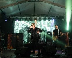 Roland Pierrehumbert (lead vocals, harmonica), Sickyy Lyo (guitar, backing vocals), Lionel Blanc (drums, backing vocals), Mikaël Riffart (guitar, backing vocals), Thierry Nydegger (bass, backing vocals).
Sideburn @ Festiverbant, Festival Rock Compesières (Geneva), Switzerland, 19.08.2022.
(c) Christophe Losberger Sideburn