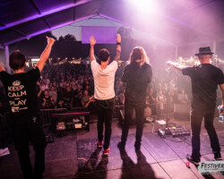 Chris Wall (vocals, guitar, harmonica), Sergio Barbieri (guitar), Gilbert "Gibs" Marin (bass), VG Greg Richardson (drums).
Spit Reckless @ Festiverbant, festival rock LanDEcy (Geneva), Switzerland, 23.08.2019.
(c) Christophe Losberger