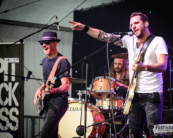 Chris Wall (vocals, guitar, harmonica), Gilbert "Gibs" Marin (bass), VG Greg Richardson (drums).
Spit Reckless @ Festiverbant, festival rock LanDEcy (Geneva), Switzerland, 23.08.2019.
(c) Christophe Losberger
