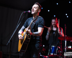 Chris Wall (vocals, guitar, harmonica), VG Greg Richardson (drums).
Spit Reckless @ Festiverbant, Festival Rock Compesières (Geneva), Switzerland, 19.8.2023.
(c) Christophe Losberger