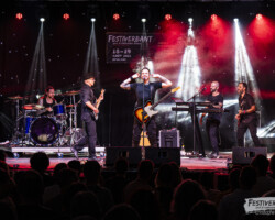 Chris Wall (vocals, guitar, harmonica), Sergio Barbieri (guitar), Gilbert "Gibs" Marin (bass), VG Greg Richardson (drums), Kevin Queille (keyboards).
Spit Reckless @ Festiverbant, Festival Rock Compesières (Geneva), Switzerland, 19.8.2023.
(c) Christophe Losberger