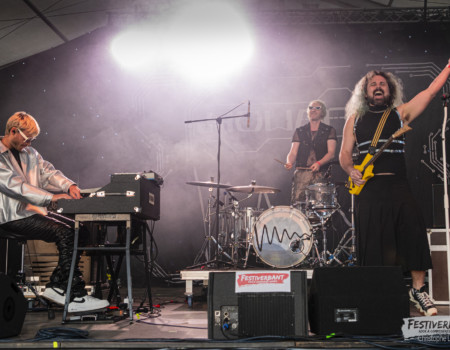 Jean-Marie Canoville (vocals, guitar), Raphaël Jeandenand (keyboards), Tom Karren (drums).Howard @ Festiverbant, Festival Rock Compesières (Geneva), Switzerland, 22.8.2025..(c) Christophe Losberger