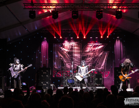 Pocky "The Demon" (bass, vocals), Sturmann Pál "Spaceman" (guitar), Radek "Catman" Sikl (drums), Váry "Starchild" Zoltán (guitar, vocals).
Kiss Forever @ Festiverbant, Festival Rock Compesières (Geneva), Switzerland, 23.8.2025.
(c) Christophe Losberger